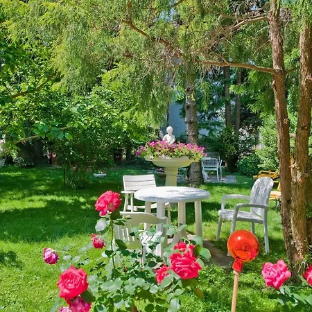 Sabine - Edith Apartment